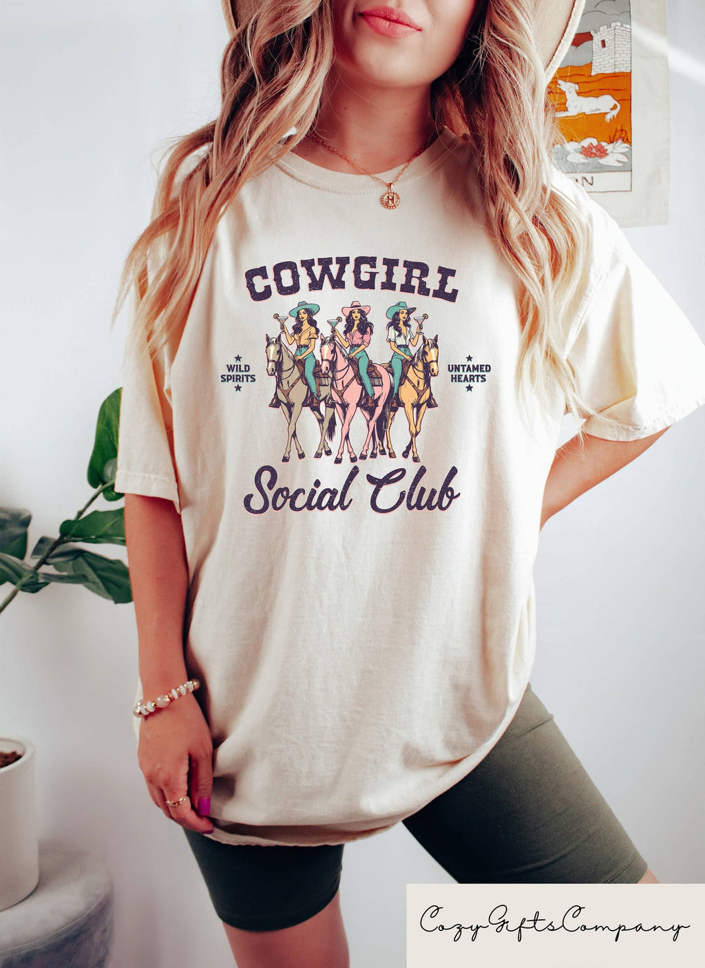 TheKingShirt - Retro Rodeo Shirt - Cowgirl Graphic Tee for Western Fashion